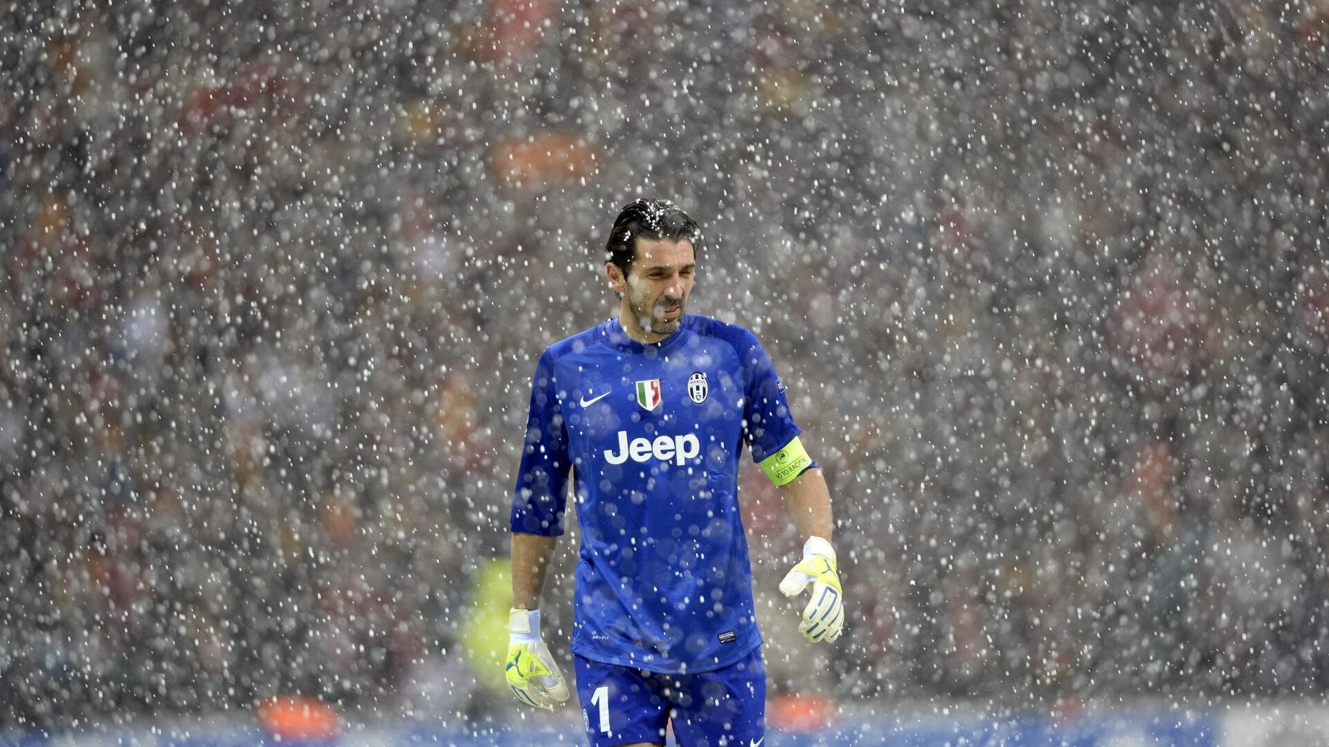 场上斗智：教练临场应变与战术调整解析，教练临场指挥些什么